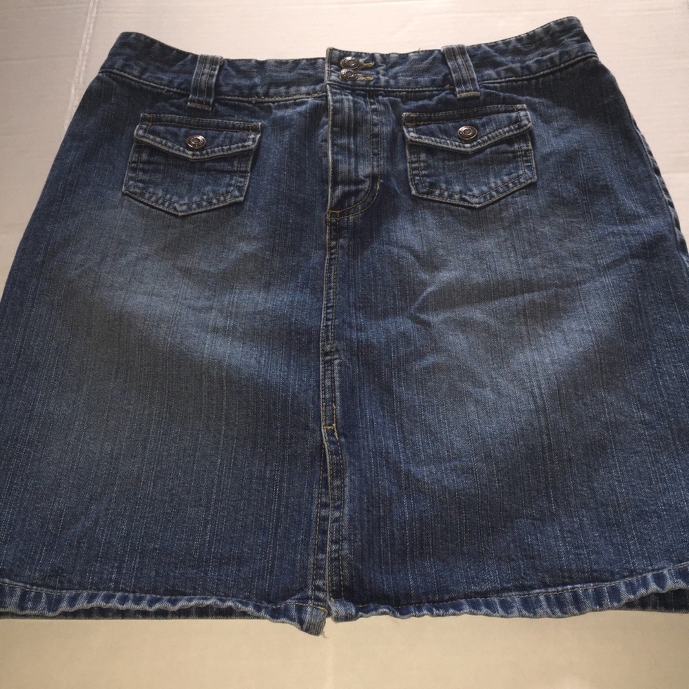 Old Navy denim skirt. 6